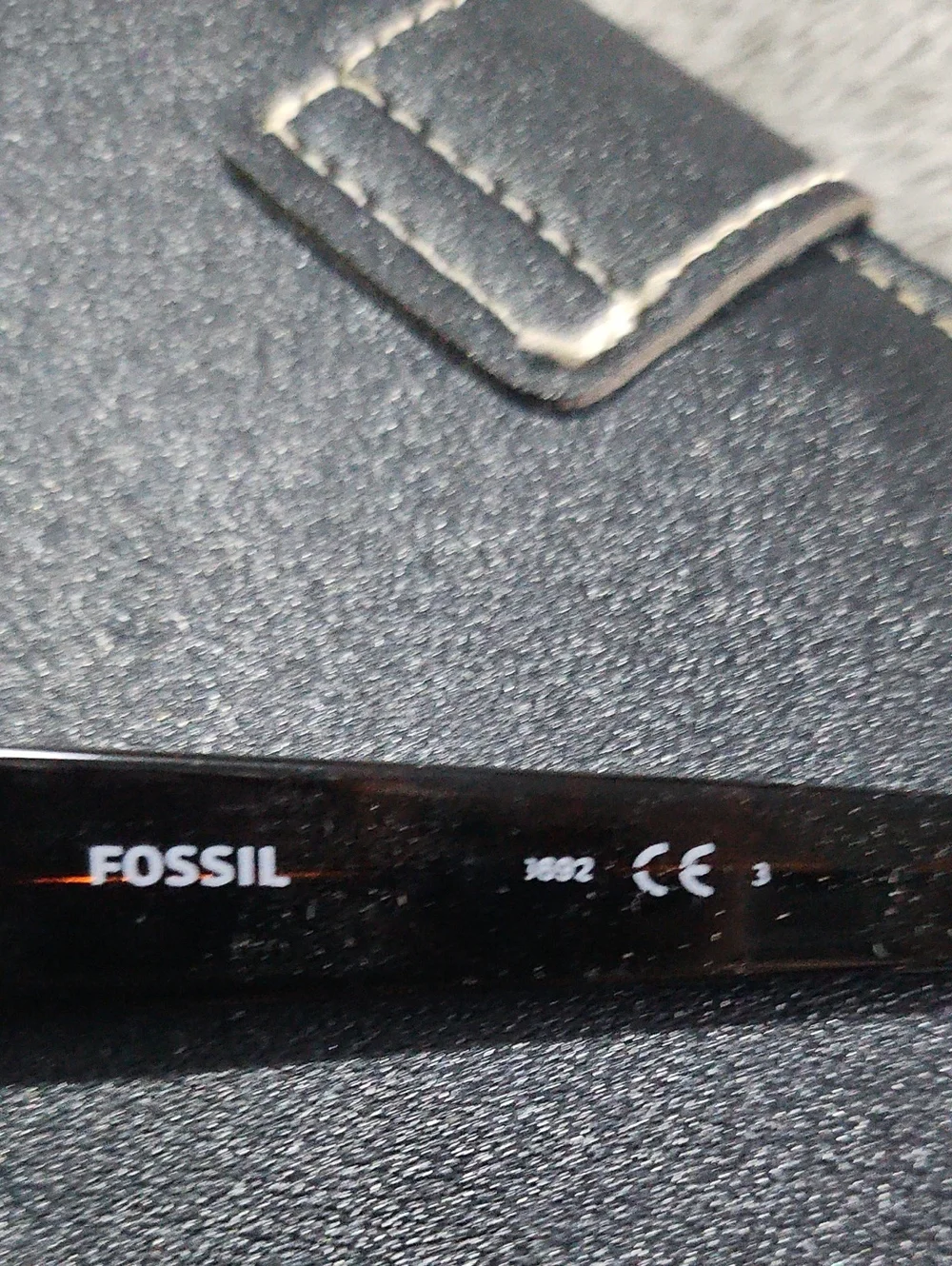 Fossil Vintage Designer Sunglasses Read